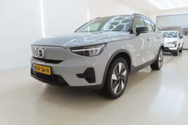 Volvo EX40 (2025) thumbnail 1