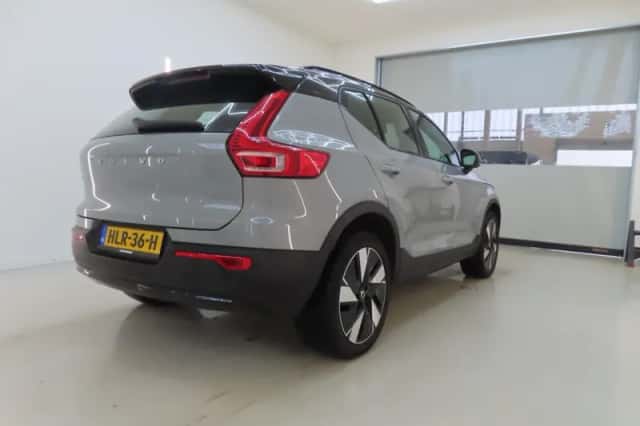 Volvo EX40 (2025) thumbnail 2