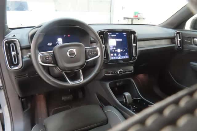 Volvo EX40 (2025) thumbnail 3