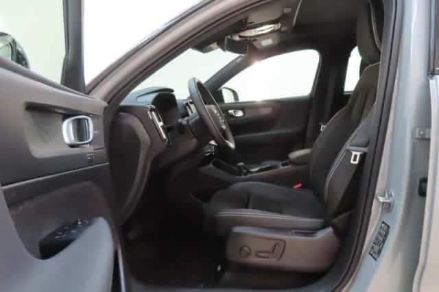Volvo EX40 (2025) thumbnail 5