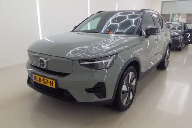 Volvo EX40 (2025) thumbnail 1