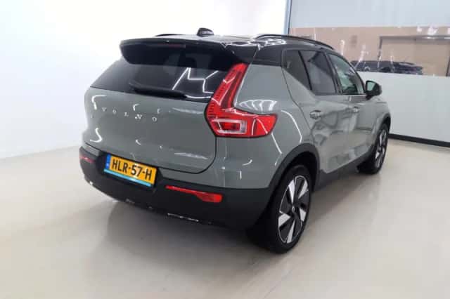 Volvo EX40 (2025) thumbnail 2