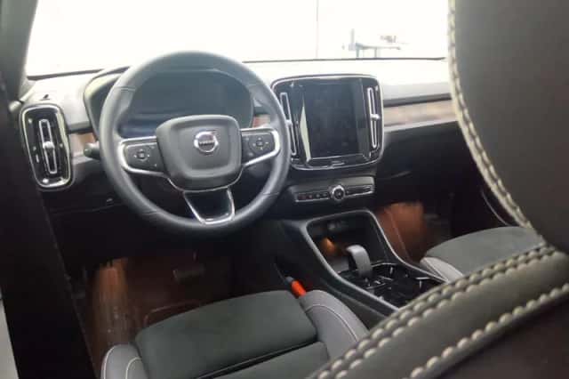 Volvo EX40 (2025) thumbnail 3