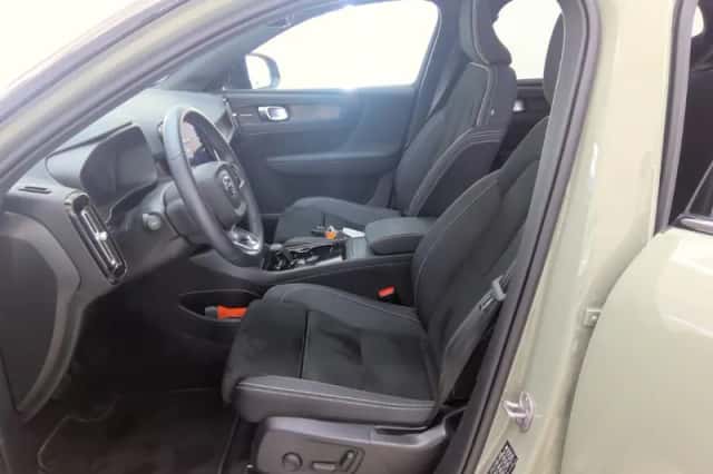 Volvo EX40 (2025) thumbnail 5