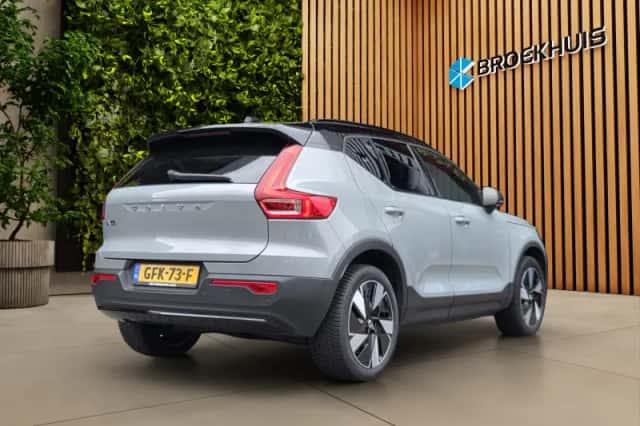 Volvo EX40 (2024) thumbnail 2