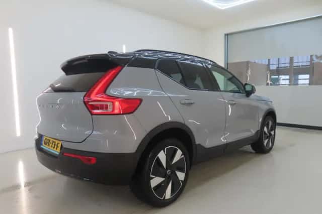 Volvo EX40 (2024) thumbnail 2