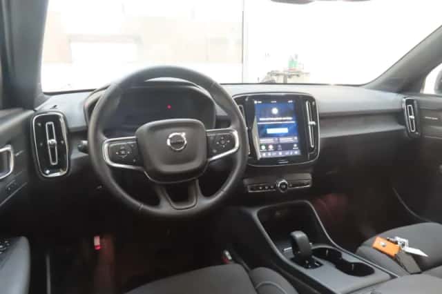 Volvo EX40 (2024) thumbnail 3