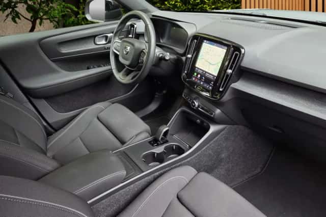 Volvo EX40 (2024) thumbnail 3