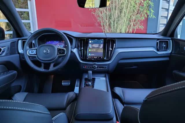 Volvo XC60 (2021) thumbnail 3