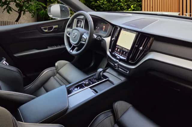 Volvo XC60 (2021) thumbnail 3