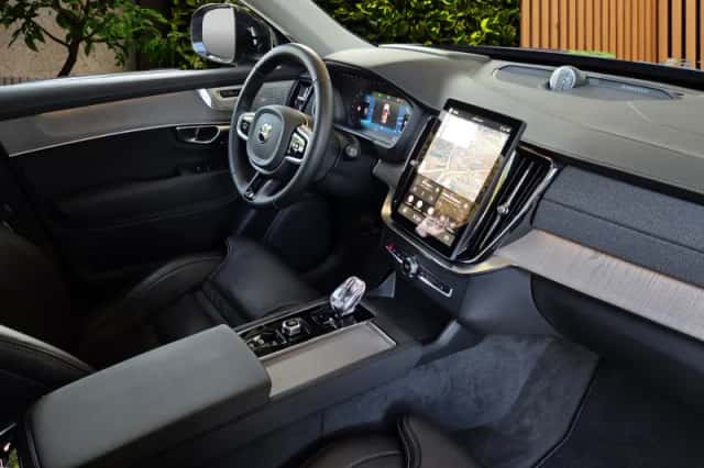 Volvo XC90 (2025) thumbnail 3
