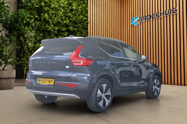Volvo XC40 (2021) thumbnail 2