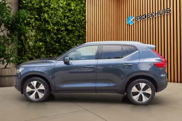 Volvo XC40 (2021) thumbnail 2