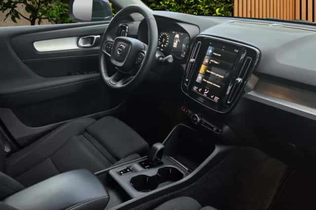 Volvo XC40 (2021) thumbnail 3
