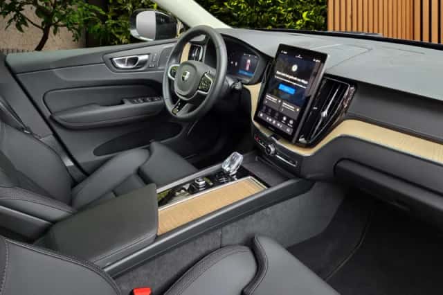 Volvo XC60 (2025) thumbnail 3