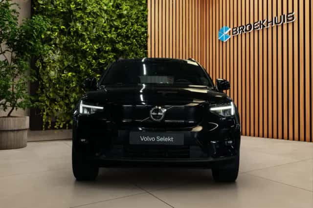 Volvo XC40 (2023) thumbnail 2