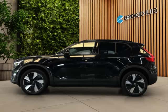 Volvo XC40 (2023) thumbnail 3