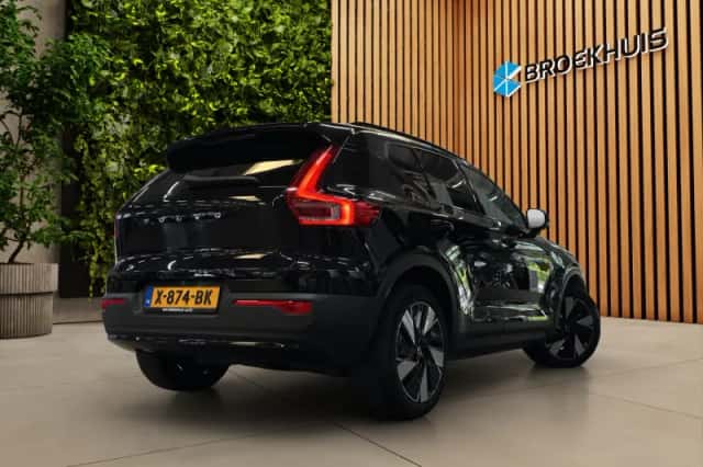Volvo XC40 (2023) thumbnail 4