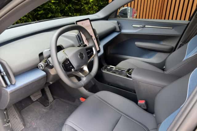 Volvo EX30 (2026) thumbnail 3