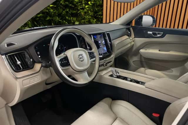 Volvo XC60 (2023) thumbnail 5