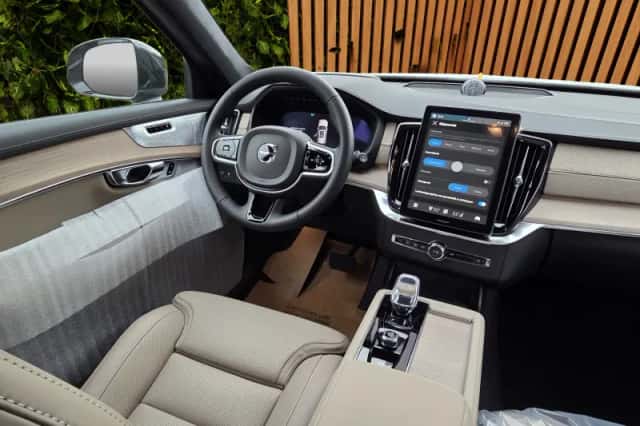 Volvo XC90 (2026) thumbnail 3