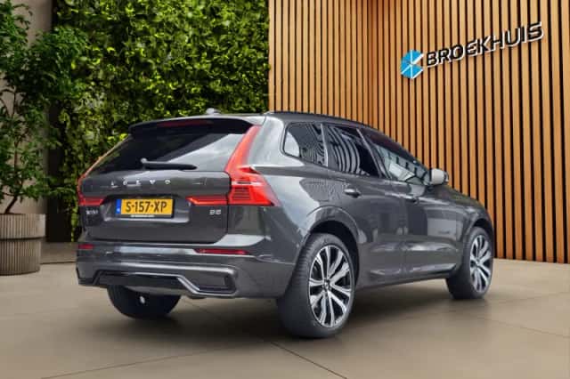 Volvo XC60 (2022) thumbnail 2