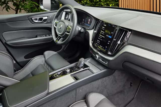 Volvo XC60 (2022) thumbnail 3