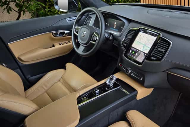 Volvo XC90 (2024) thumbnail 3