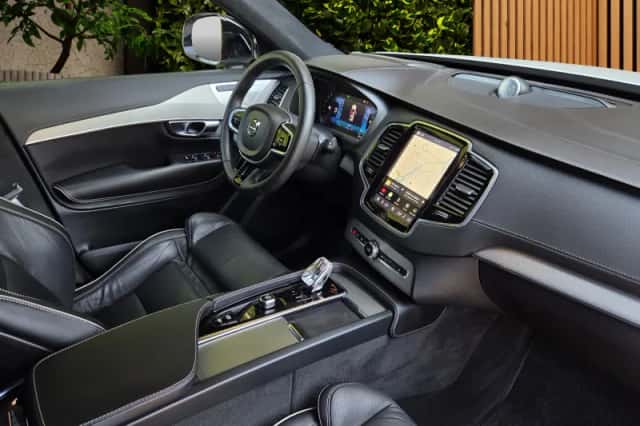 Volvo XC90 (2023) thumbnail 3