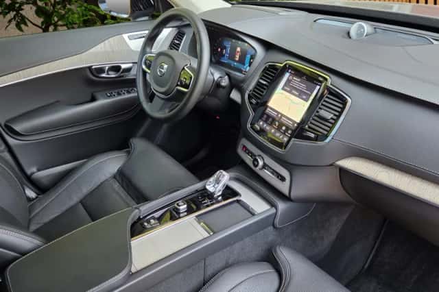 Volvo XC90 (2024) thumbnail 3