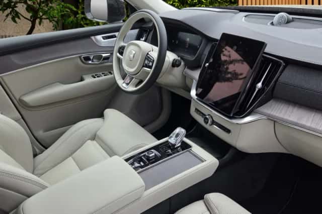 Volvo XC90 (2026) thumbnail 3