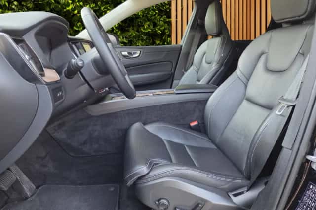 Volvo XC60 (2023) thumbnail 5