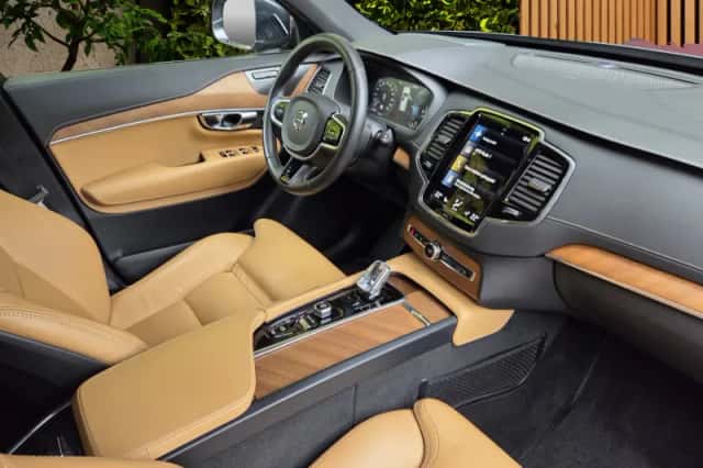 Volvo XC90 (2019) thumbnail 3