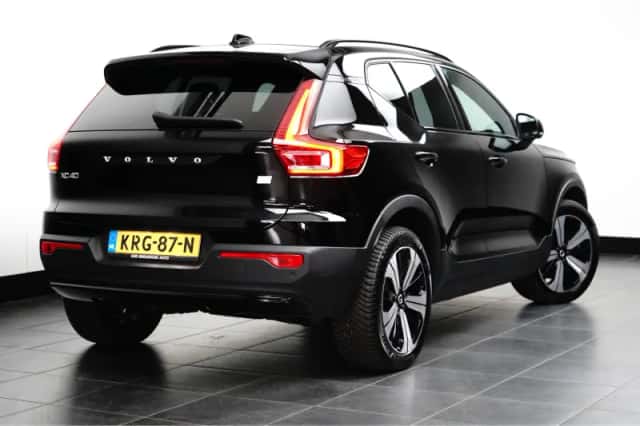 Volvo XC40 (2023) thumbnail 2