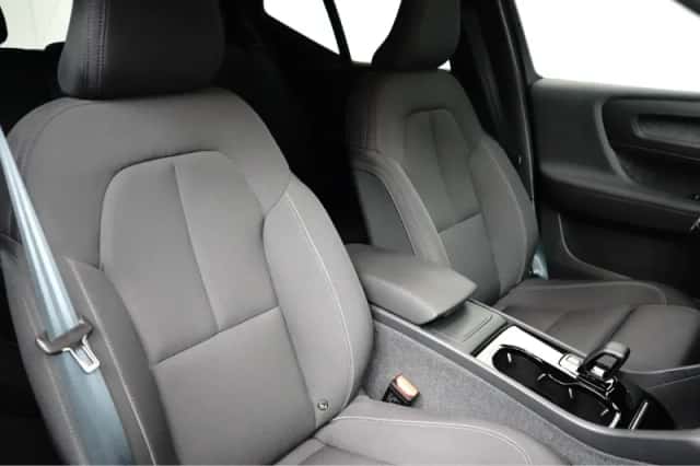 Volvo XC40 (2023) thumbnail 5