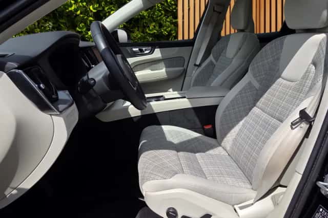 Volvo XC60 (2023) thumbnail 5