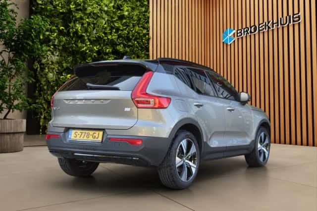 Volvo XC40 (2022) thumbnail 2
