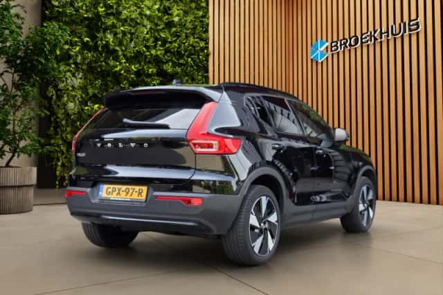 Volvo EX40 (2024) thumbnail 2