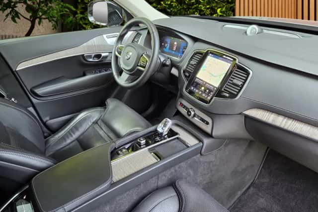 Volvo XC90 (2023) thumbnail 3