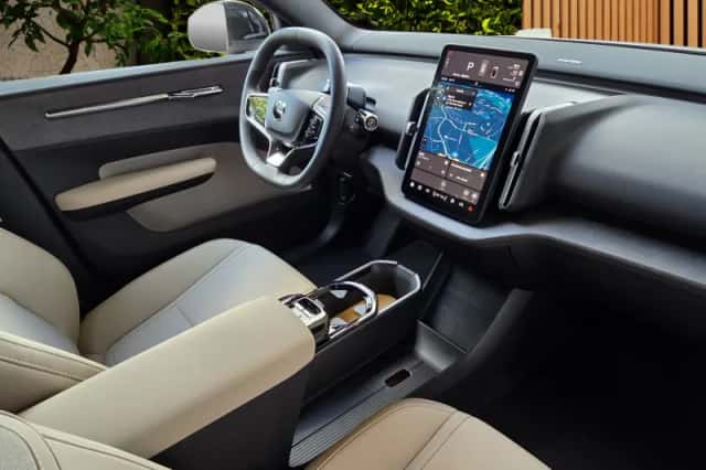 Volvo EX30 (2026) thumbnail 3