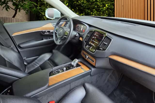 Volvo XC90 (2021) thumbnail 3