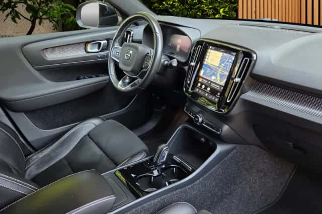 Volvo XC40 (2020) thumbnail 3