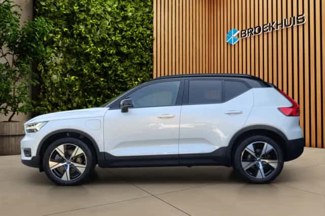 Volvo XC40 (2022) thumbnail 4
