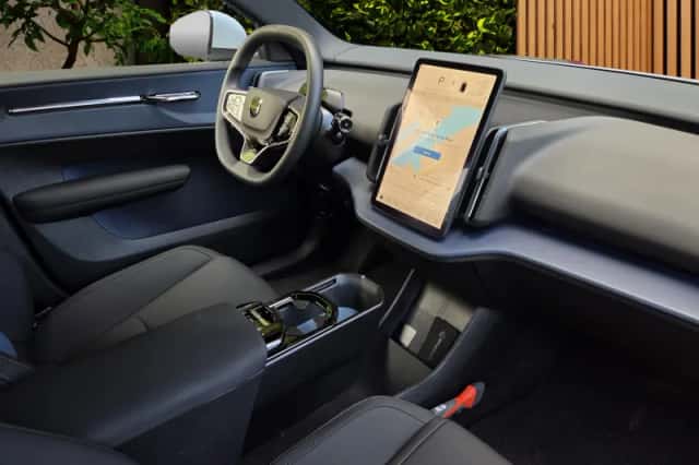 Volvo EX30 (2024) thumbnail 3