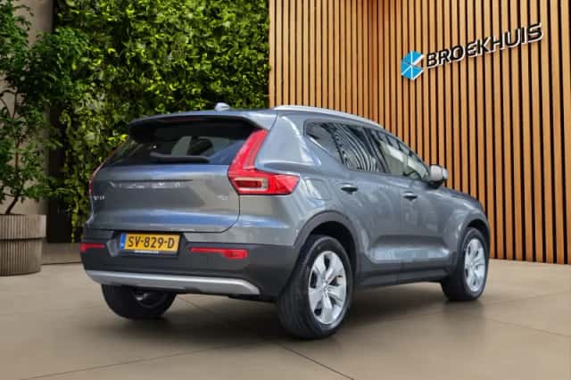Volvo XC40 (2018) thumbnail 2