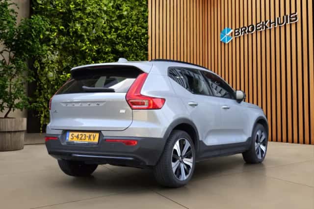 Volvo XC40 (2023) thumbnail 2