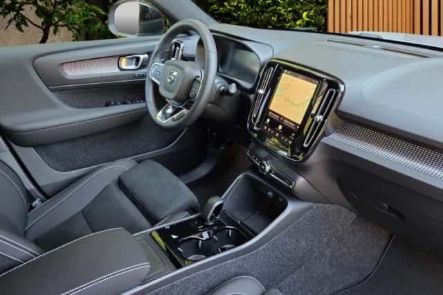 Volvo EX40 (2026) thumbnail 3