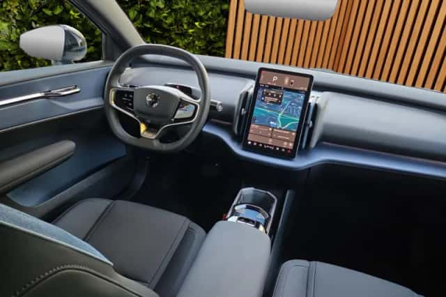 Volvo EX30 (2024) thumbnail 3