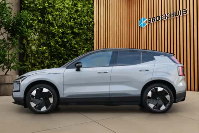 Volvo EX30 (2024) thumbnail 4