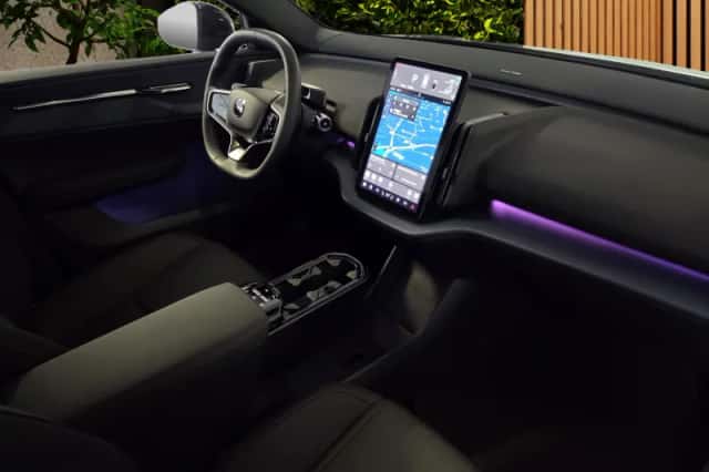 Volvo EX30 (2024) thumbnail 3